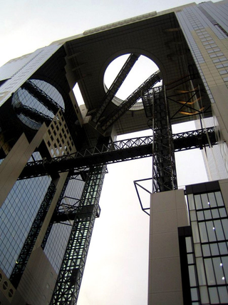 Illustration for article titled World's Tallest Escalator, Another Day at the Mall